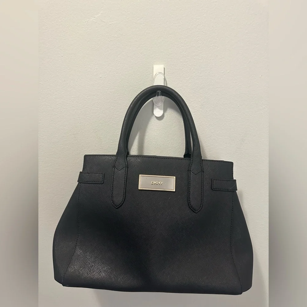 Dkny Black Genuine Leather  Tote Style Shoulder Handbag Purse